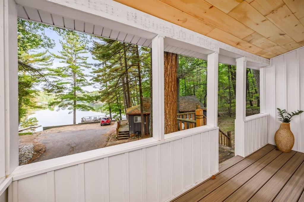 Arbutus Lake 3 Bedroom Cottage Traverse Stadt Exterior foto