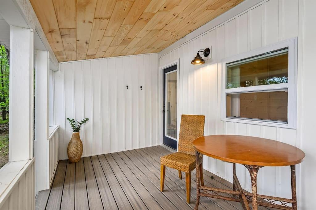 Arbutus Lake 3 Bedroom Cottage Traverse Stadt Exterior foto