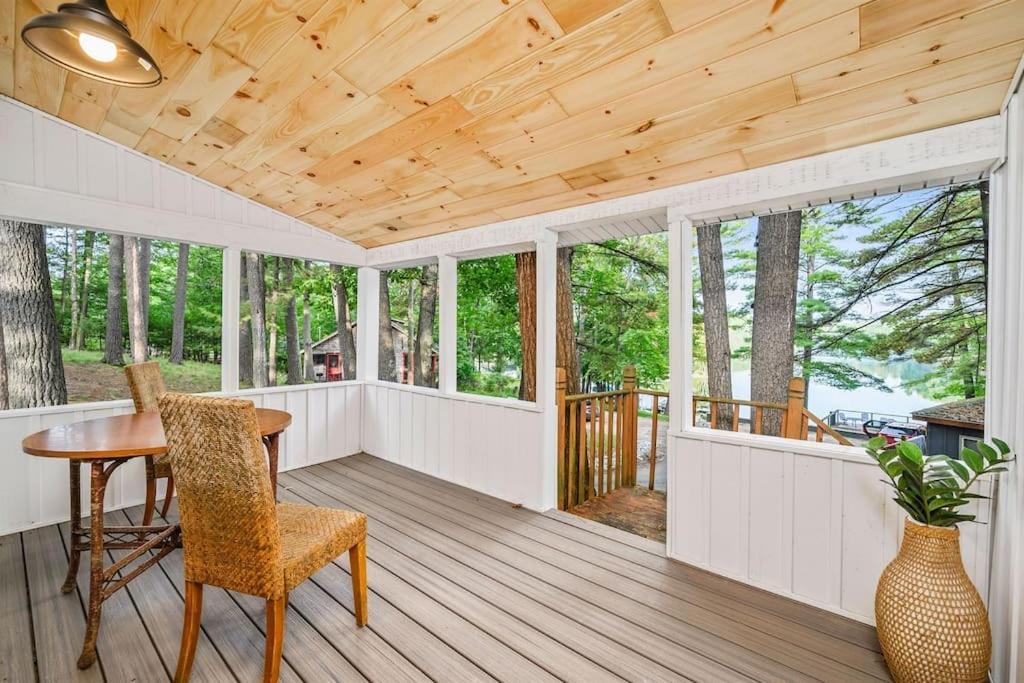Arbutus Lake 3 Bedroom Cottage Traverse Stadt Exterior foto